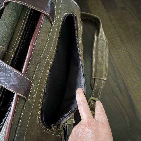 Legendary Executive Computer Briefcase - Picture 10 of 12